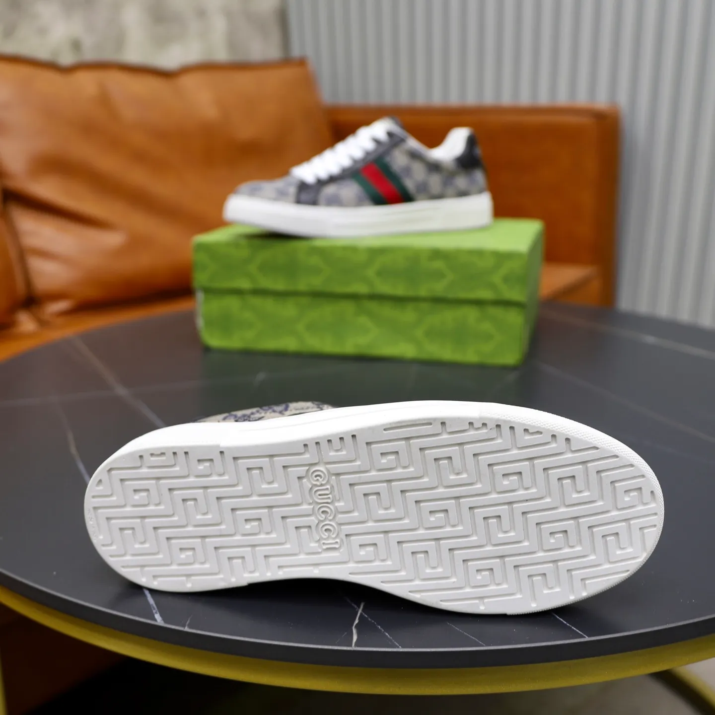 Men's shoes: 420💰🙅‍♂️🙅‍♂️🙅‍♂️ Brand: Gucci GuCCI Standard code: 38-44 (45 customized) Grade: Same as the official website Material: Brand cloth fabric Comfortable and breathable sheepskin lining Lightweight wear-resistant outsole Style category: Men's fashionable casual shoes Running sneakers Distinguished luxury brand elements Top luxury Color: actual picture color